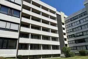 Erneuerung der Fenster eines Apartmenthotels. Einsatz der Innenlaibungsplatten LPtherm innen.